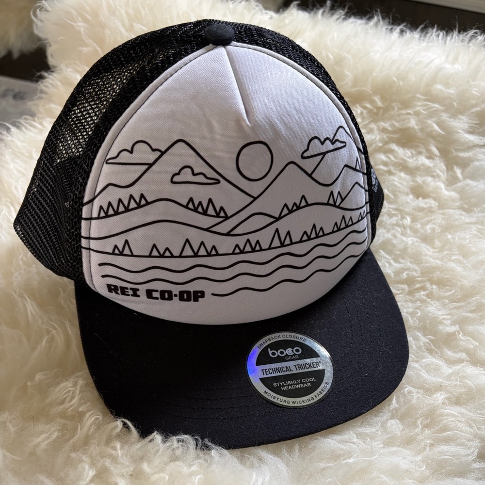 REI Co-op BOCO Gear Technical Trucker hat. Adjustable. NWT